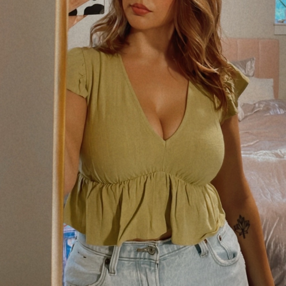 L.A. Hearts by Pacsun Green Peplum Flutter Sleeve Crop Top - Small - EUC